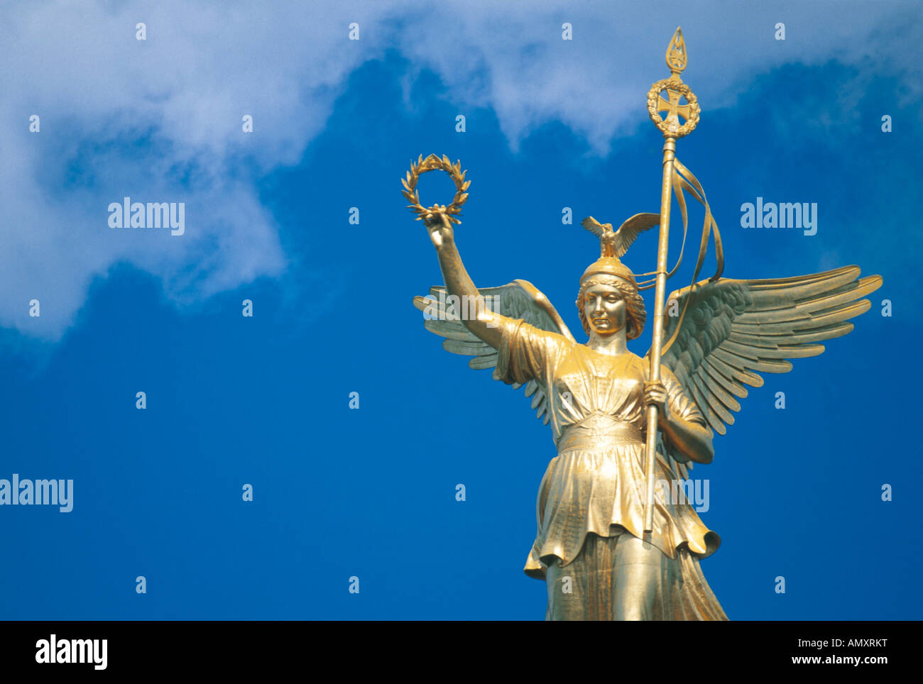 Statue von Nike, der Göttin des Sieges, Berlin, Deutschland Stockfotografie  - Alamy