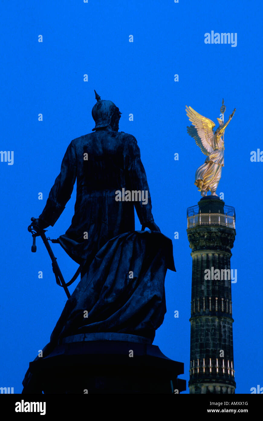 Statuen am Denkmal, Bismarck-Denkmal, Berliner Siegessäule, Berlin, Deutschland Stockfoto