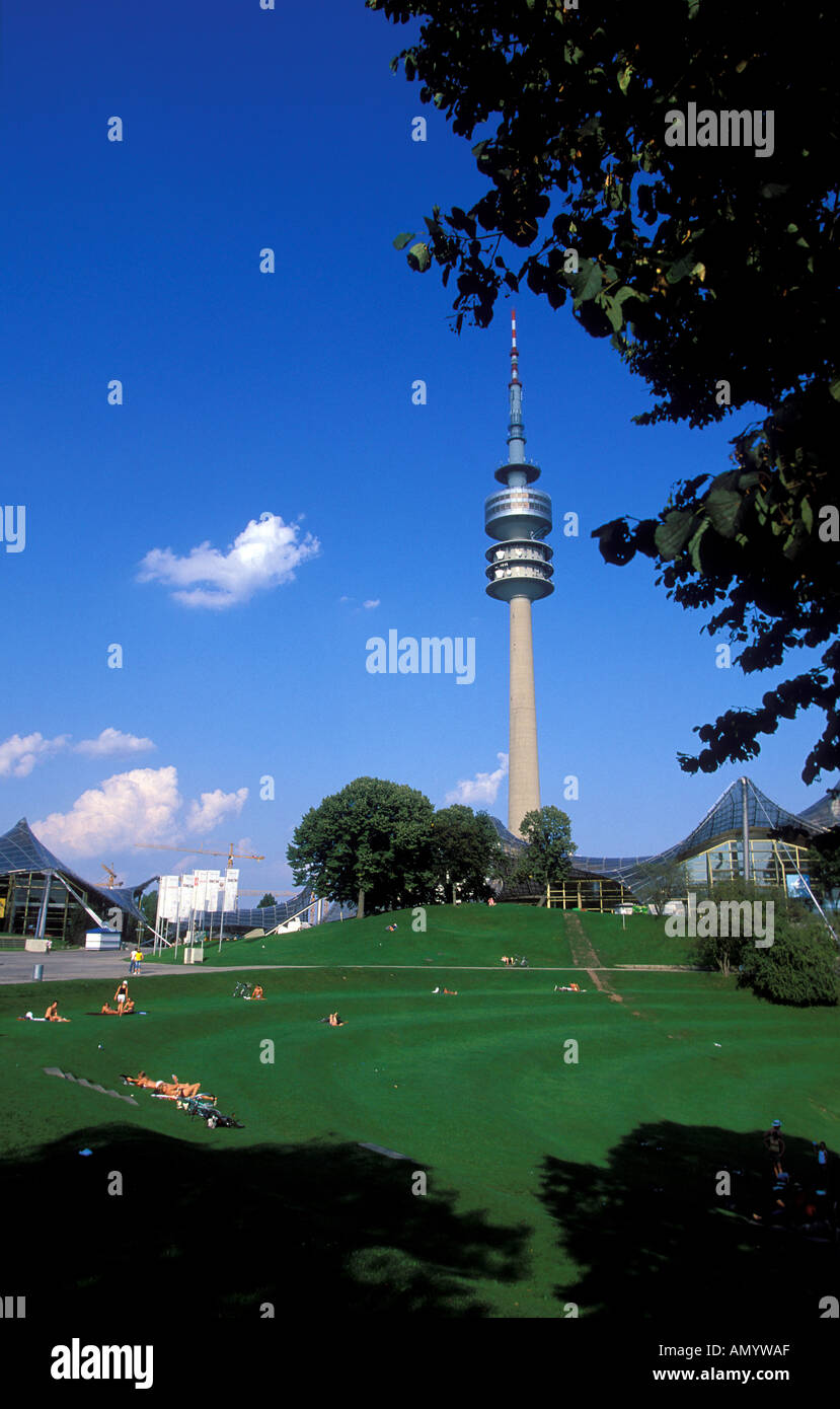 Deutschland Bayern München Olympiapark Olympiapark und dem Olympiaturm Olympiaturm Stockfoto