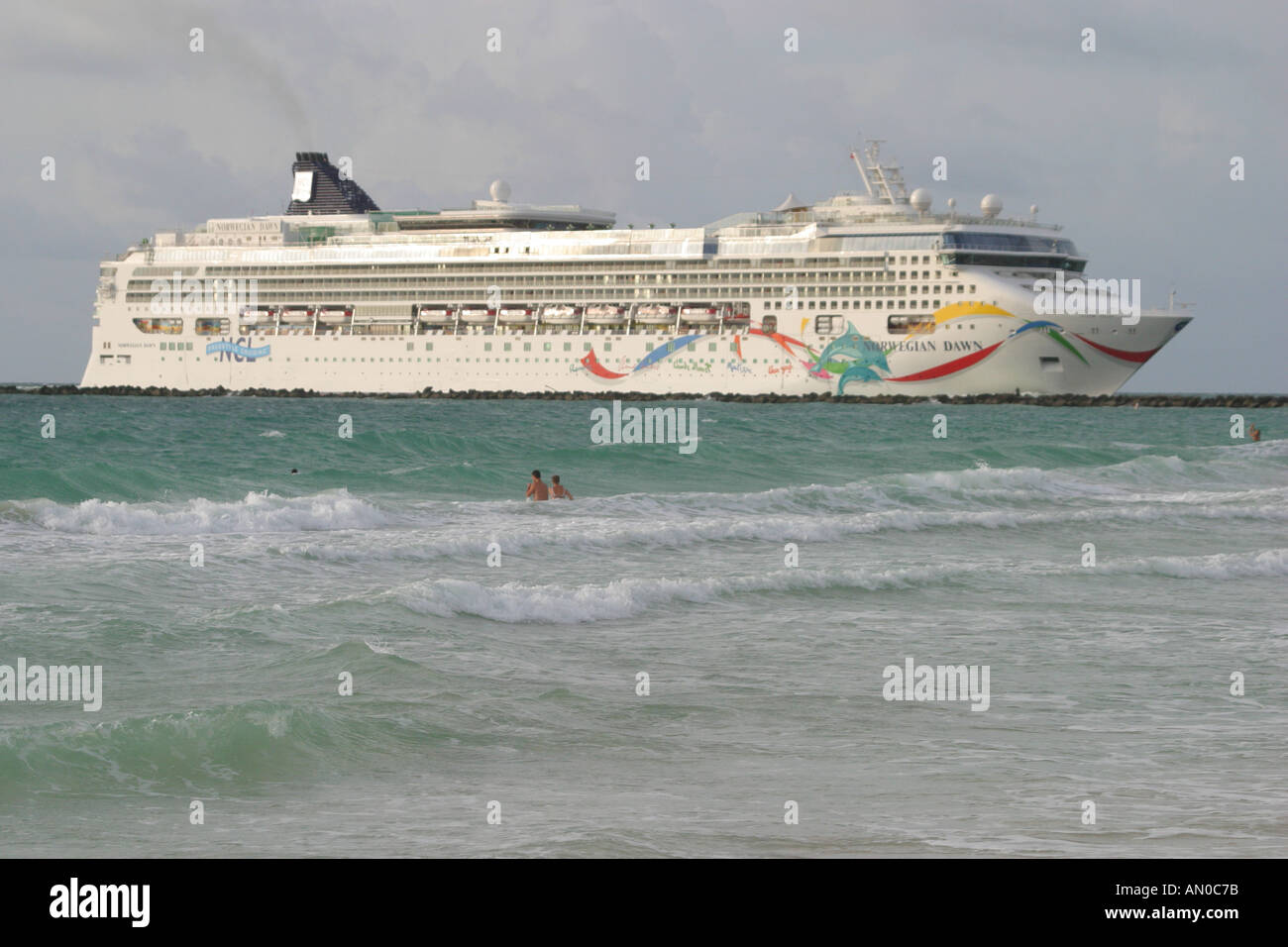 Miami Beach Florida, ankommendes Kreuzschiff, Passagierboot, Schiff, Reise, Urlaubsreise Reisen international, Ziel, Besucher reisen nach Stockfoto