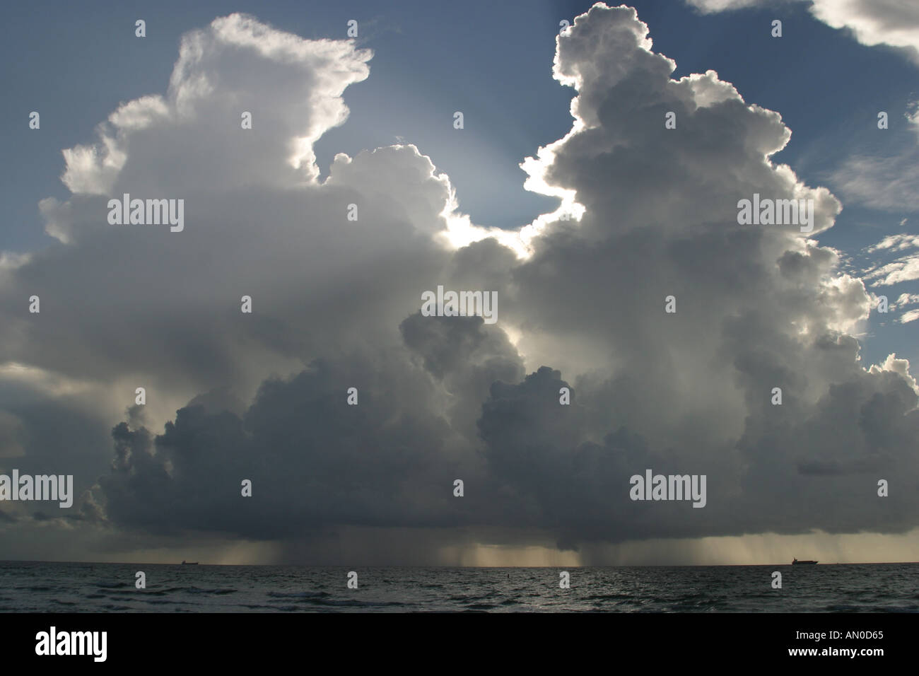 Miami Beach Florida, Atlantikküste, Küste, Küste, Küste, Küste, Küste, Sonnenaufgang, Wolken, Wolken, Atmosphäre, Himmel, Wetter, Umgebung, Feuchtigkeit, Meteorologie, vi Stockfoto