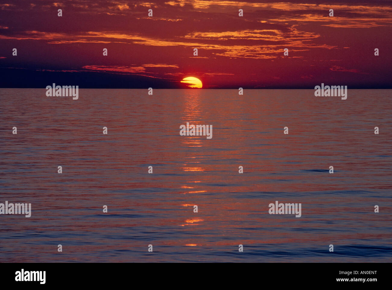 Sonnenuntergang über dem Meer über den Osten von Florida USA Stockfoto