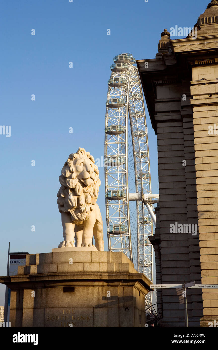 UK London South Bank Löwe von W F Woodlington auf Westminster bridge Stockfoto