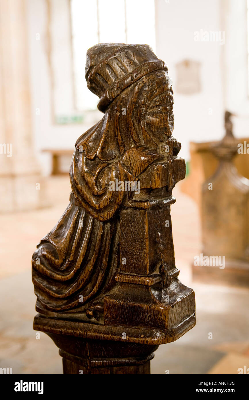 UK Suffolk Blythburgh Dorf All Saints Church sieben Todsünden Heuchelei Pew Ende Figur Stockfoto
