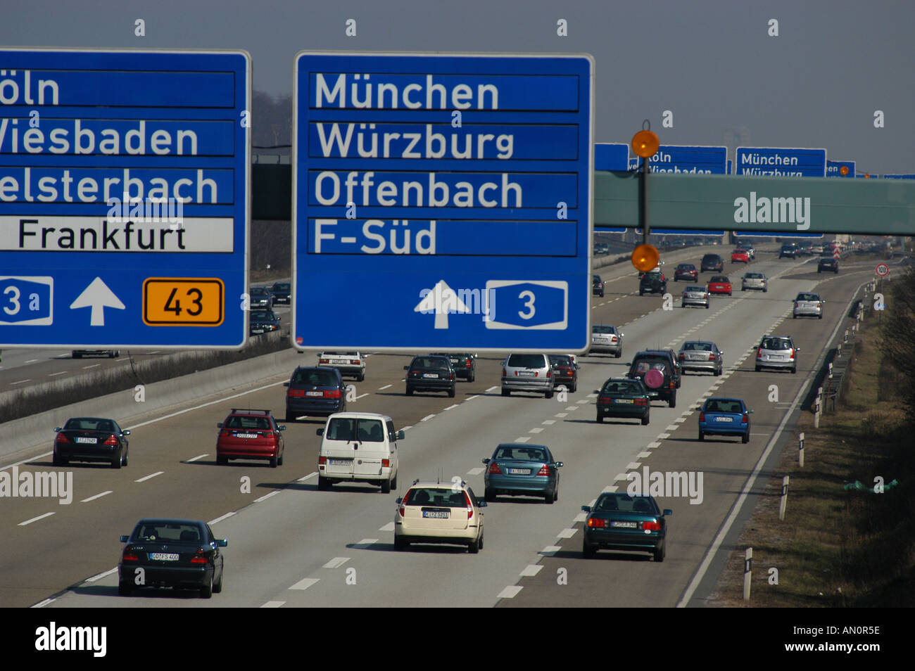 Frankfurt Main Autobahn Frankfurter Kreuz Verkehr Schilder Stockfoto