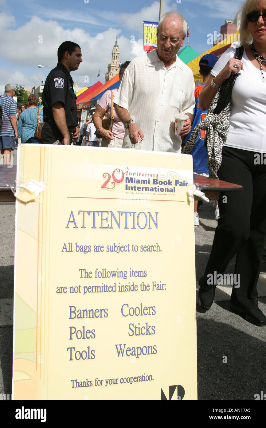 Miami Florida, Miami Dade College, Schule, Campus, Bildung, Schule, Campus, lernen lernen lernen lernen, lernen, studieren, Messe buchen, Festival, Festivals, Unterhaltung, Veranstaltung, commun Stockfoto