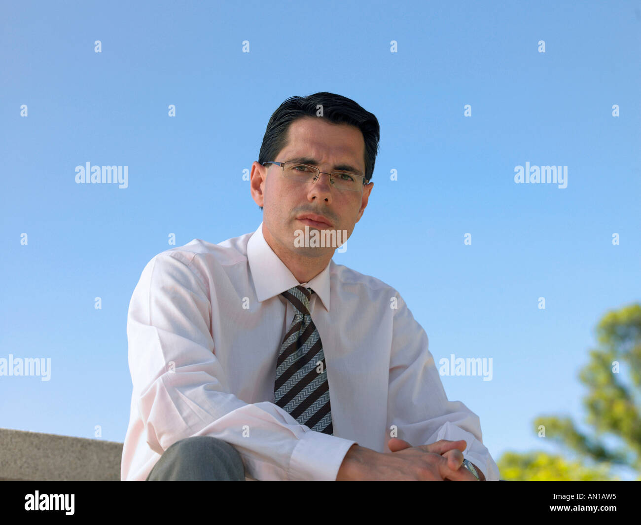 Mann, sitzend Stockfoto