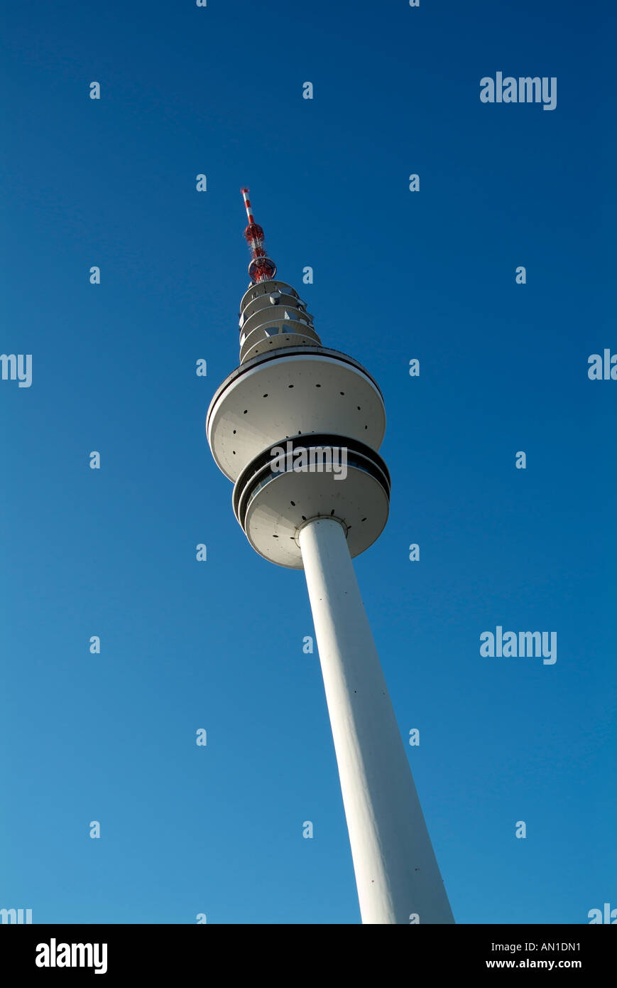 Hamburg, Deutschland, Fernsehturm, blauer Himmel Stockfoto
