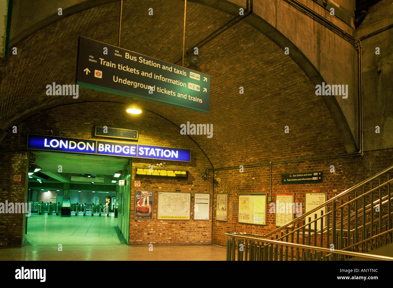 England, London, London Bridge Station U-Bahn Eingang Stockfoto