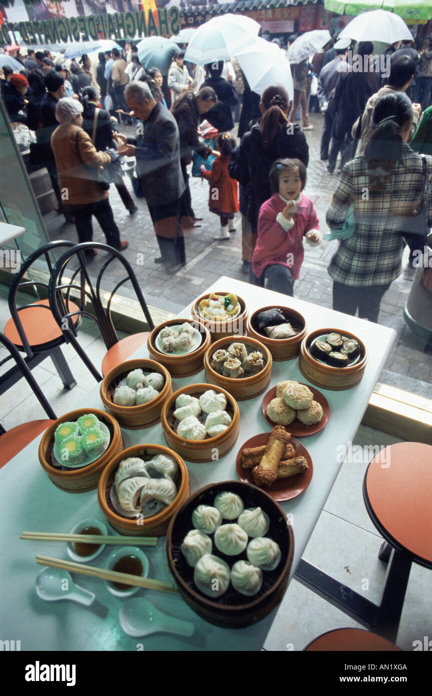 China, Shanghai, traditionelles chinesisches Essen, gedämpfte Knödel Stockfoto
