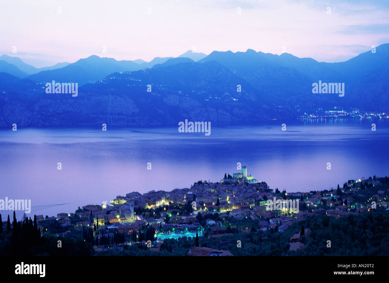 Gardasee Bei Nacht Stockfotos Und bilder Kaufen Alamy gardasee-bei-nacht-stockfotos-und-bilder-kaufen-alamy