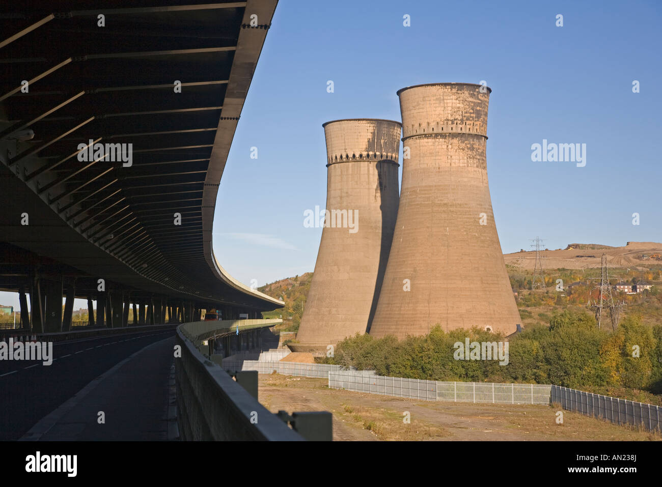 Tinsley Viaduct und Kühlung Türme Sheffield Stockfoto