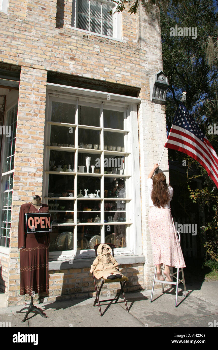 Florida, Alachua County, Micanopy, ehemalige indische Hauptstadt der Seminole, benannt nach dem Seminolechef, zahlreichen Antiquitätengeschäften und Sammlergeschäften, Einkäufern Stockfoto