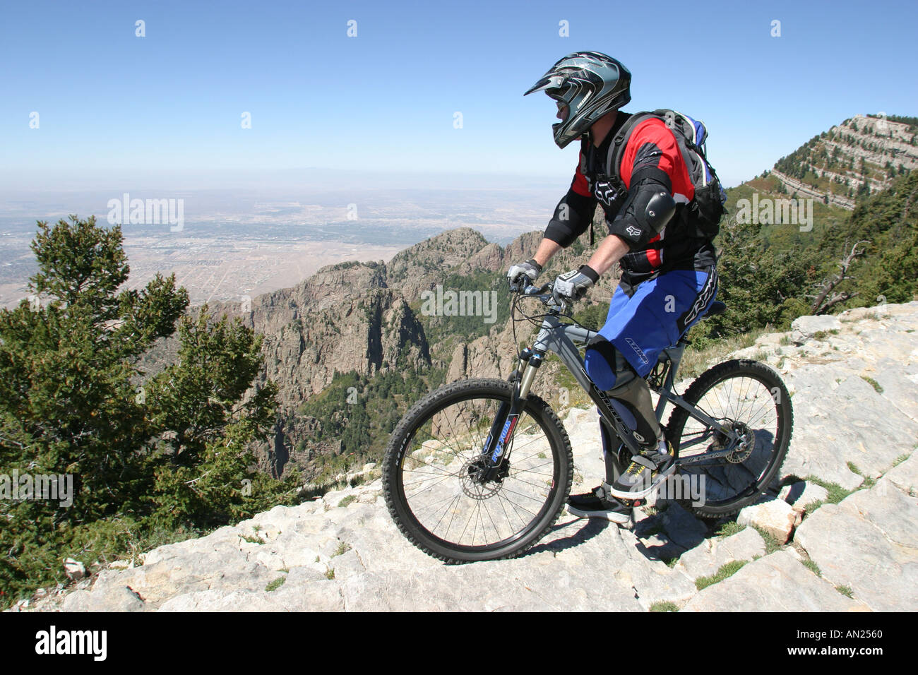 Albuquerque New Mexico, Sandia Peak 10,378 ft., Berg, Biker Fahrradfahrer Fahrräder, Radfahren Radfahren Reiten Reiter Übung Training, Radfahrer, trans Stockfoto