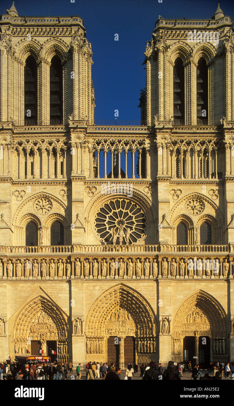 Fassade der Notre Dame de Paris Muttergottes der gotischen Kathedrale in Paris Paris Frankreich EU Europa Stockfoto