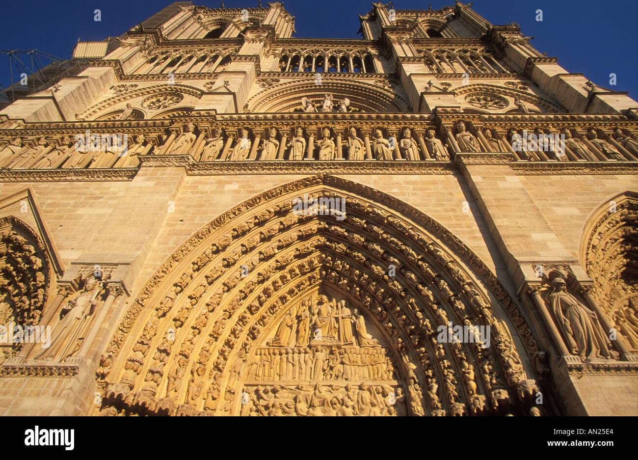 Fassade der Notre Dame de Paris Muttergottes der gotischen Kathedrale in Paris Paris Frankreich EU Europa Stockfoto