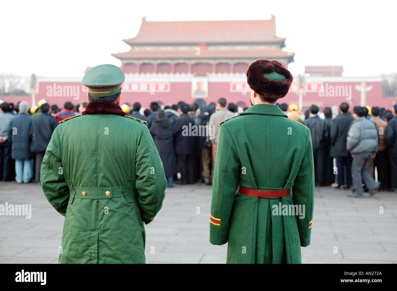 Völker-Befreiung-Armee-Soldat steht Wache am Tiananmen-Platz, Volksrepublik China Stockfoto