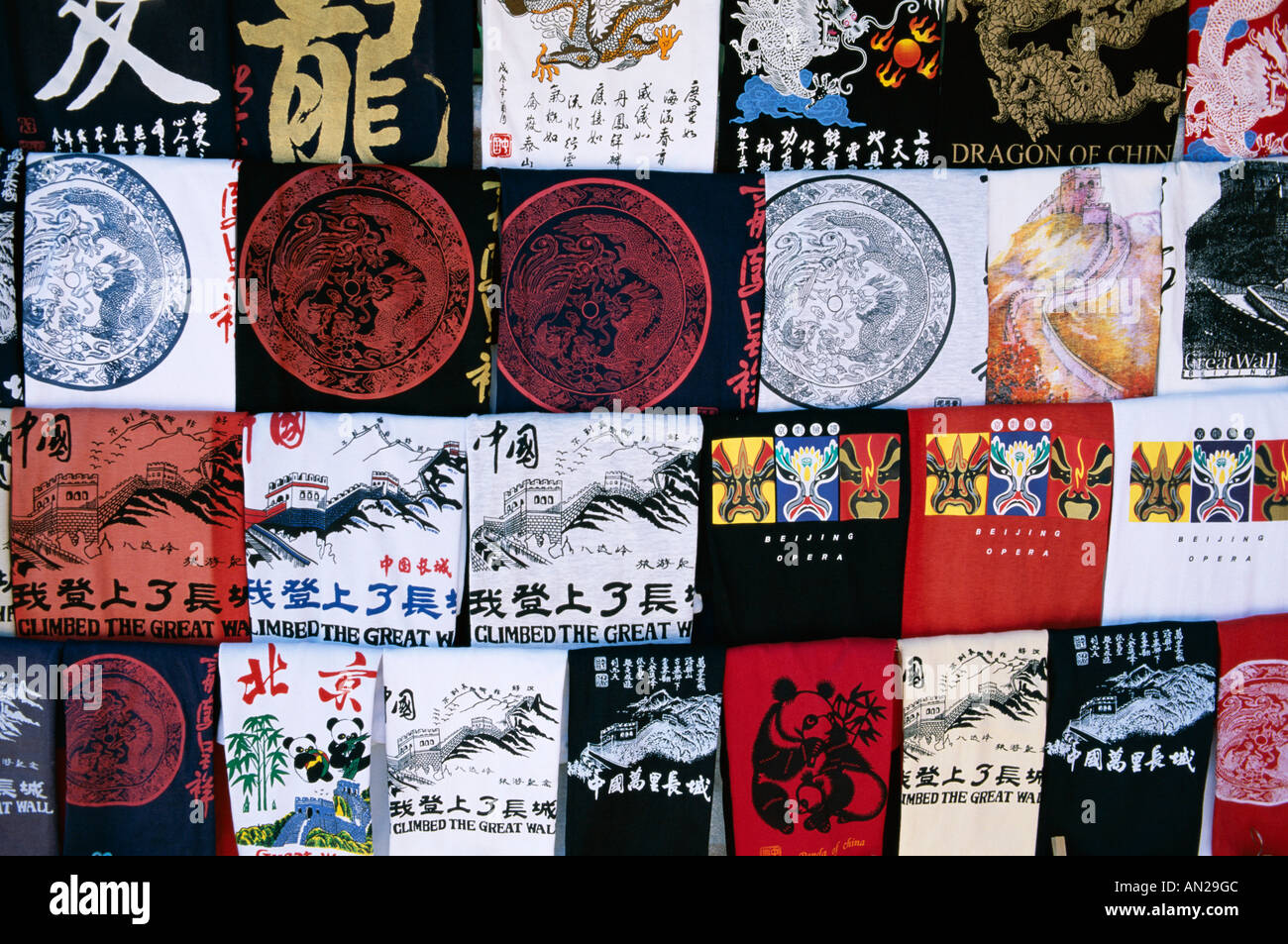 Anzeige der Souvenir T-Shirts, Peking, China Stockfoto