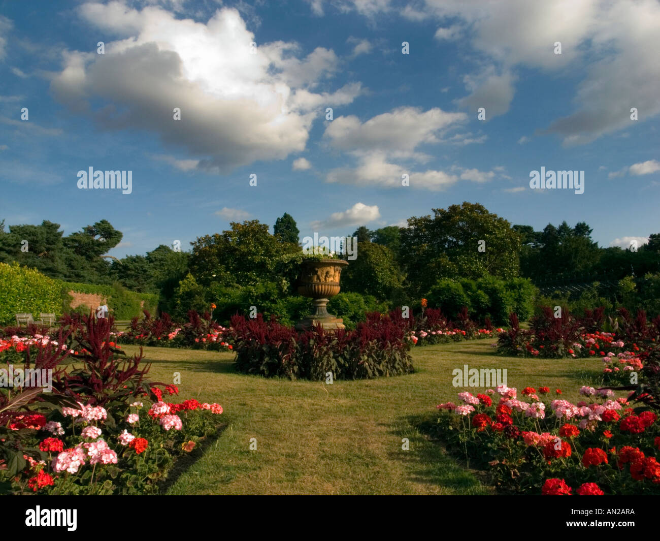 Der Garten am Haus Nonsuch, Nonsuch Park, Cheam, Surrey, Uk Stockfoto