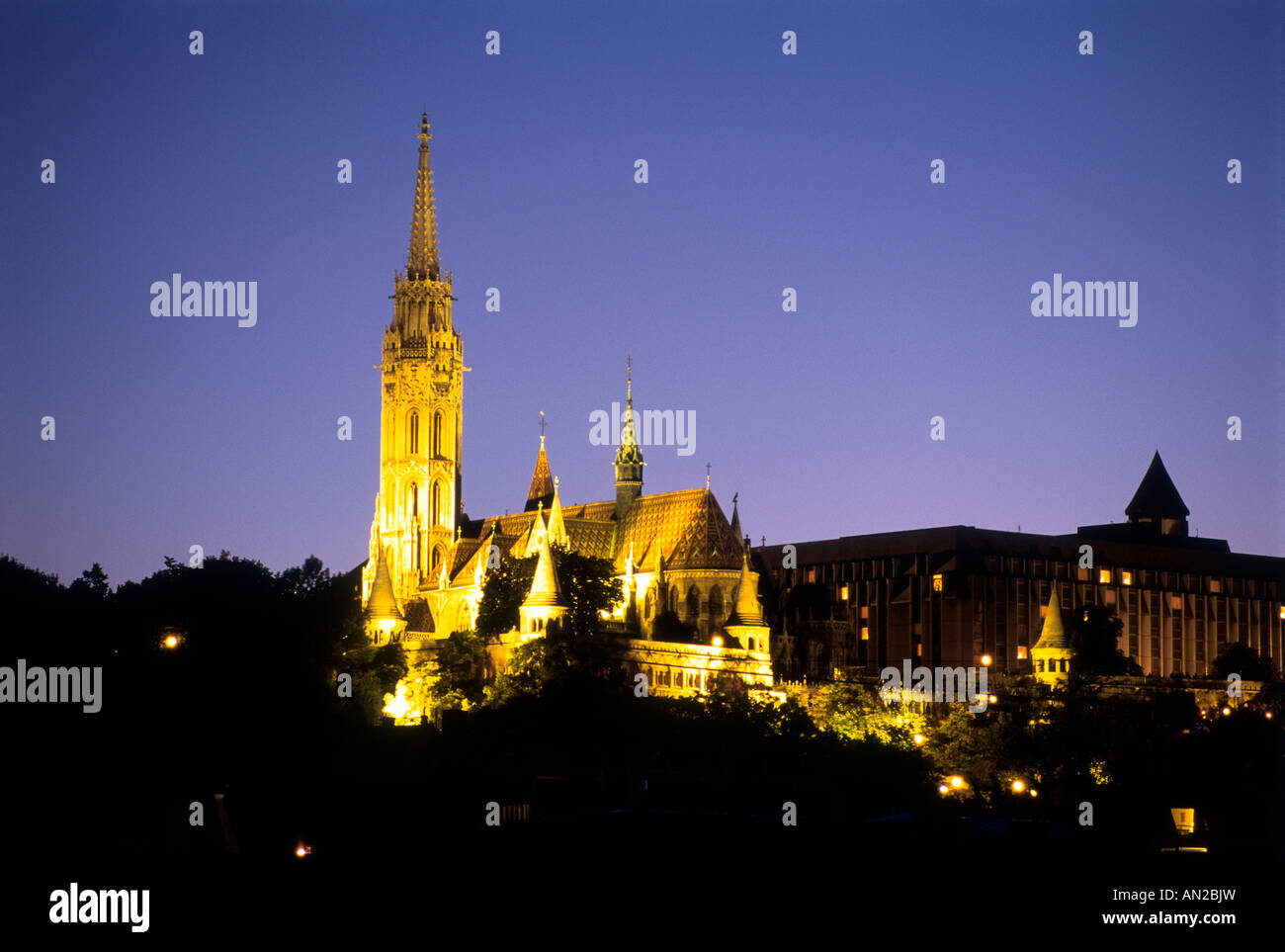 Budapest, St. Matthias-Kirche in der Nacht Stockfoto