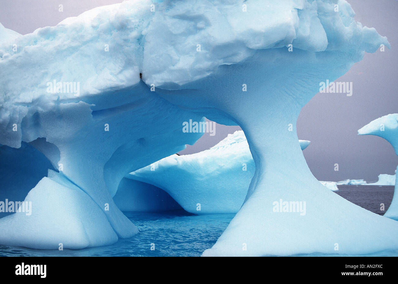 Eisstrukturen, Formen der blauen Eis, Antarktis Stockfoto