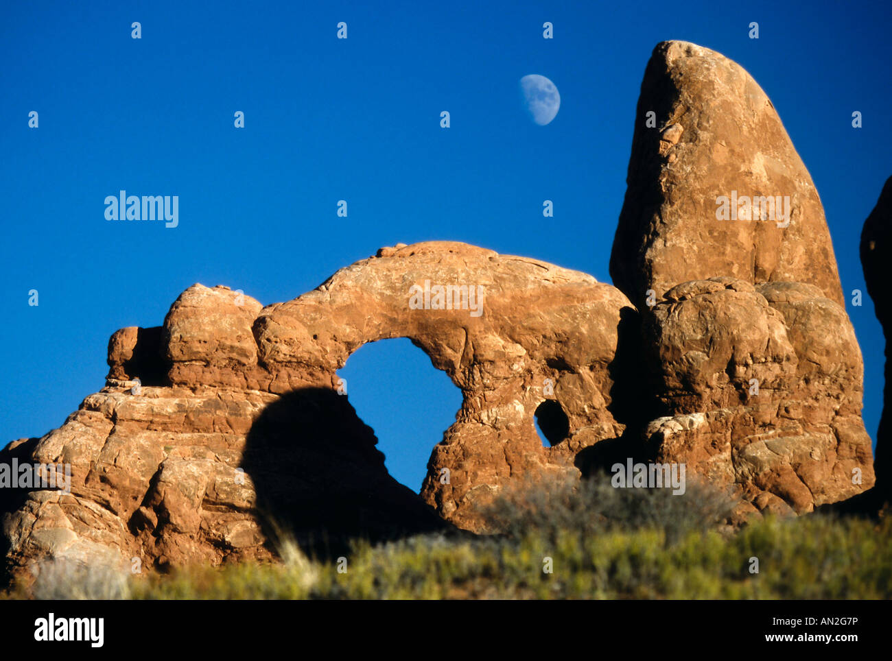 Mondaufgang Turret Arch Arches NP USA Stockfoto