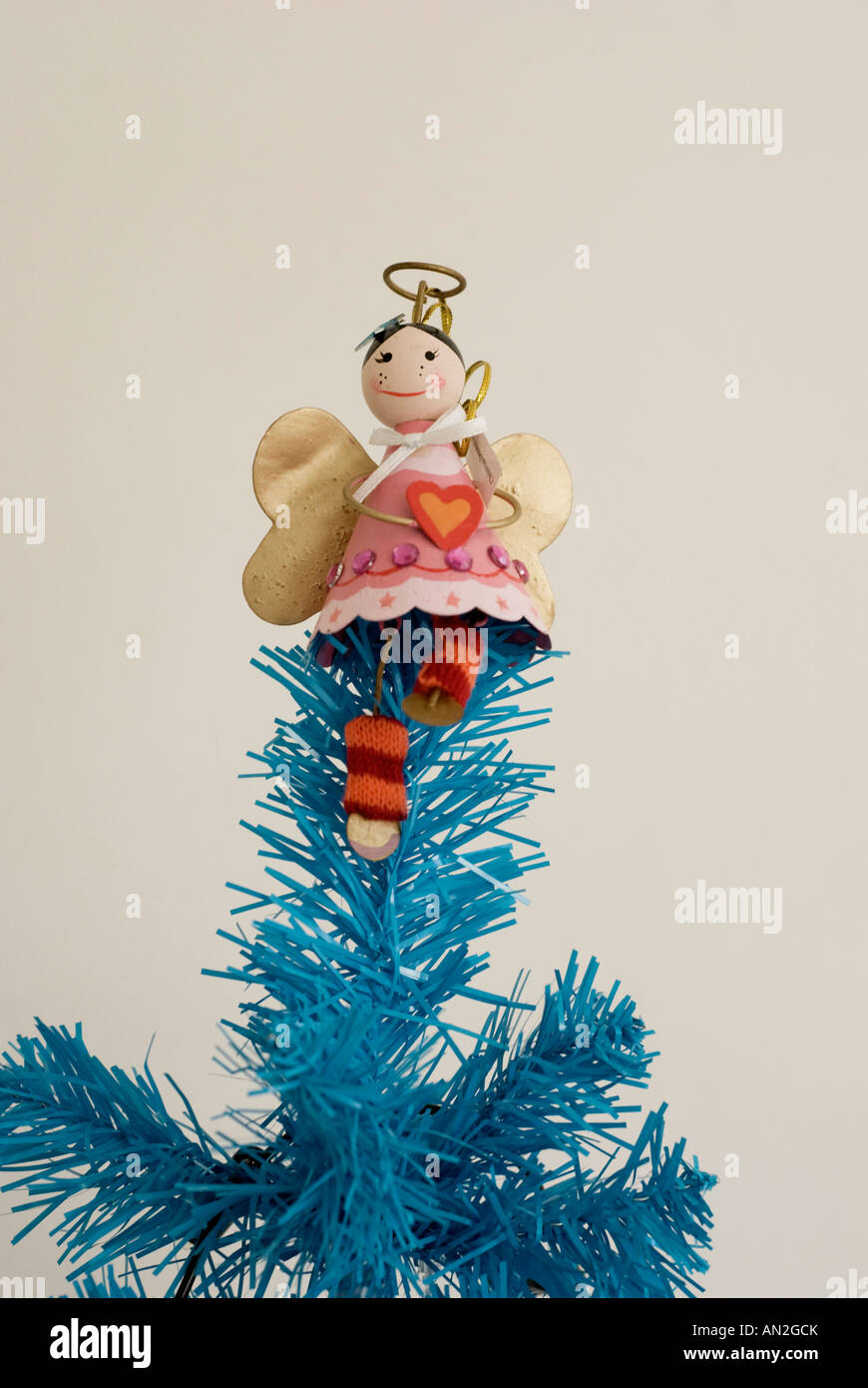 Gefälschte künstliche blaue Weihnachtsbaum Stockfoto