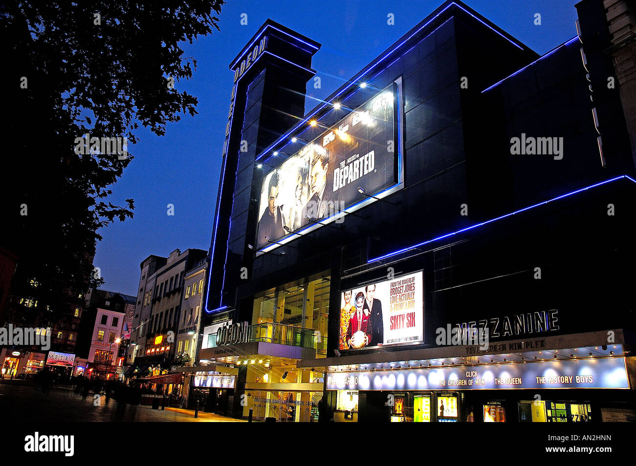 Leicester Square bei Nacht Stockfoto