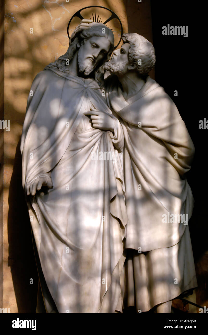 Die Statue des Judas küsst Jesus in Verrat Heilige Santuario Scala Santa Rom Italien Stockfoto