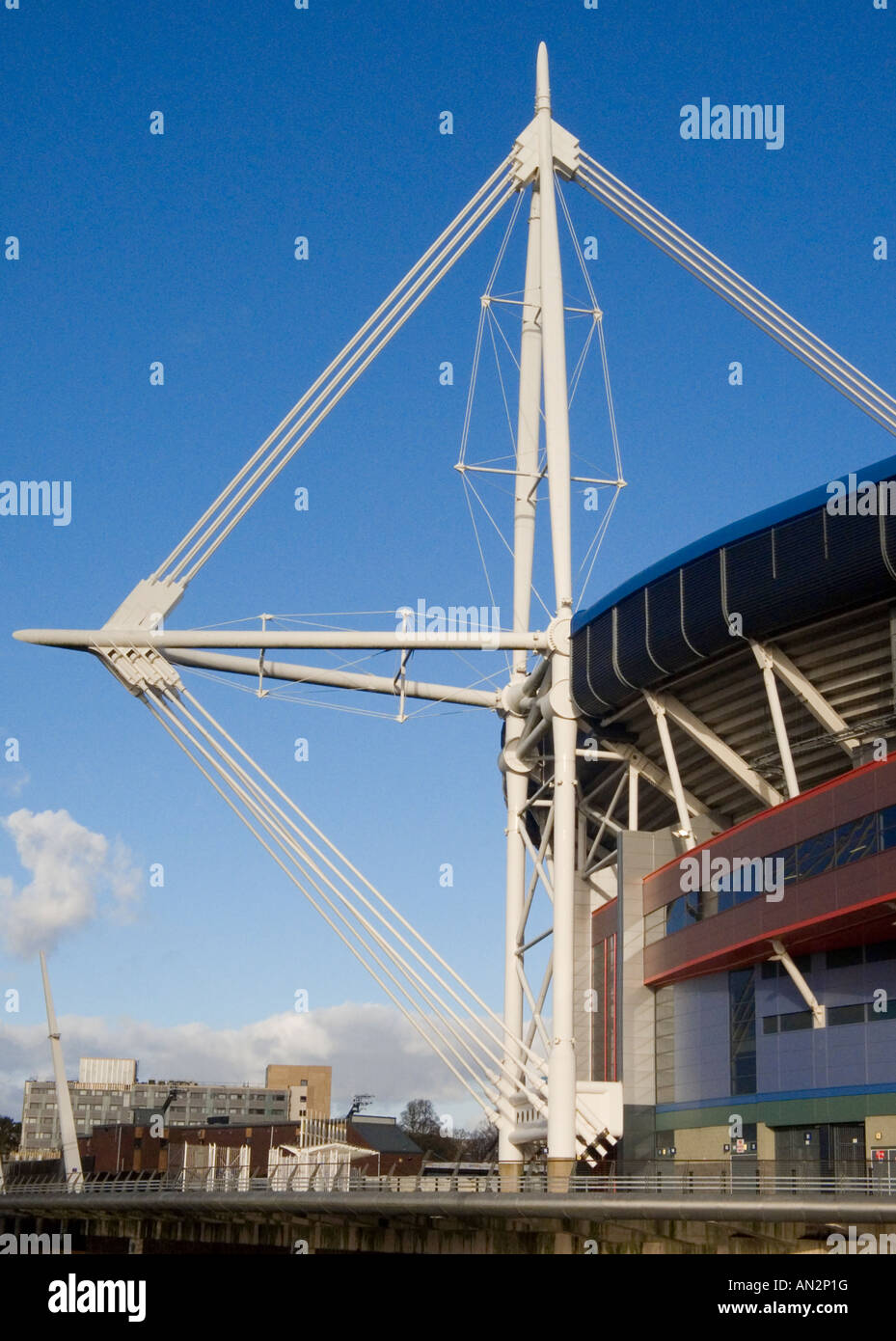 Millennium Stadium zeigt das Kabel bleiben Dach unterstützt Stockfoto