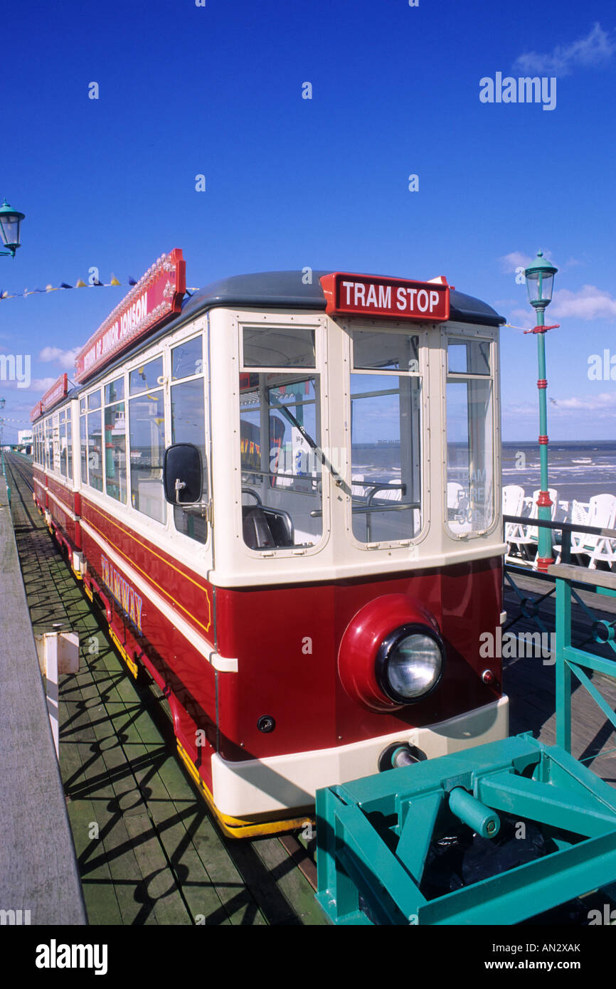 Blackpool Straßenbahn Nordpier Stockfoto