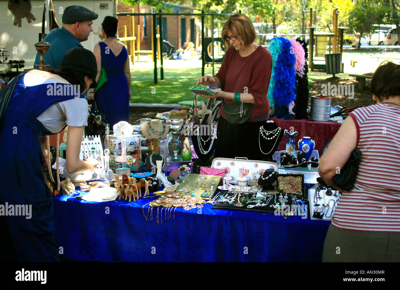 Schmuck zum Verkauf in einem outdoor-Markt in Manly Australien aus zweiter hand Stockfoto