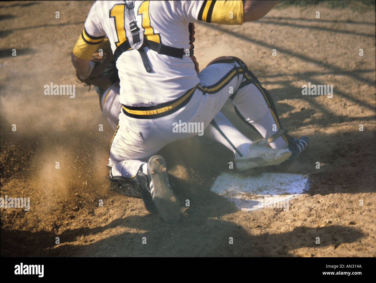 SAFE an der Home Plate Baseball Close Call Catcher Tags Runner zu spät, Pennsylvania, USA Stockfoto