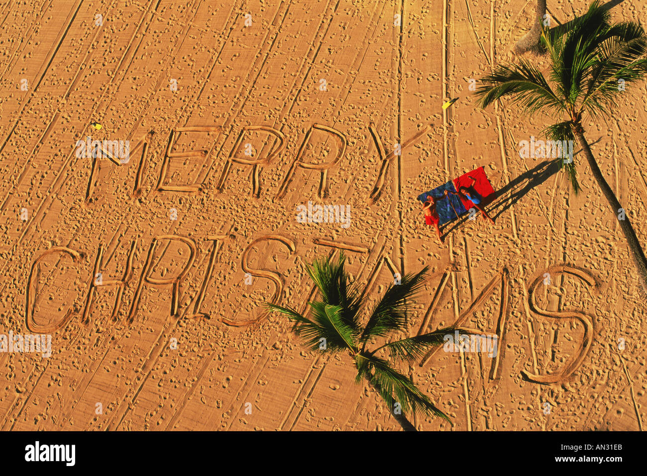 Blickte auf Nachricht in den Sand sagen Frohe Weihnachten am Strand von Hawaii Stockfoto