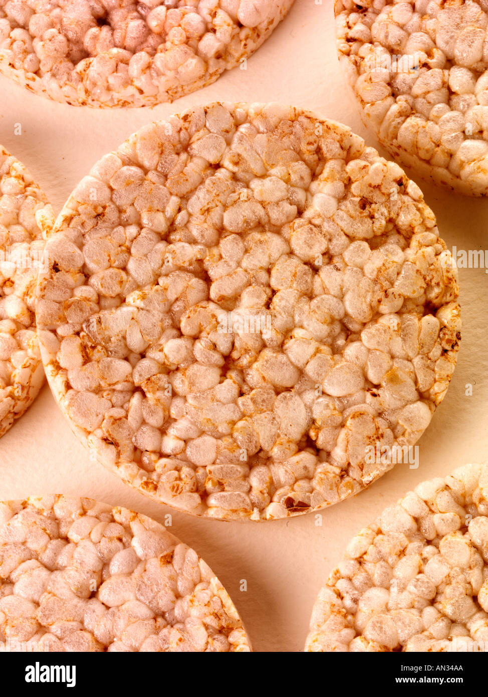 Reiskuchen machen -Fotos und -Bildmaterial in hoher Auflösung – Alamy
