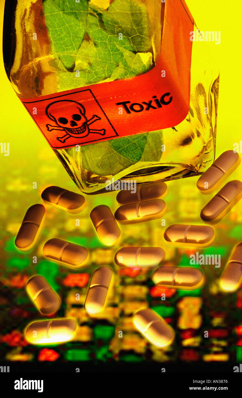 in der Flasche markiert mit Tabletten und Pillen im Vordergrund giftige  Blätter Stockfotografie - Alamy