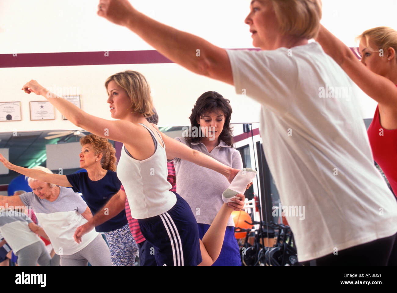 Frauen trainieren in der Aeorobics-Klasse Stockfoto