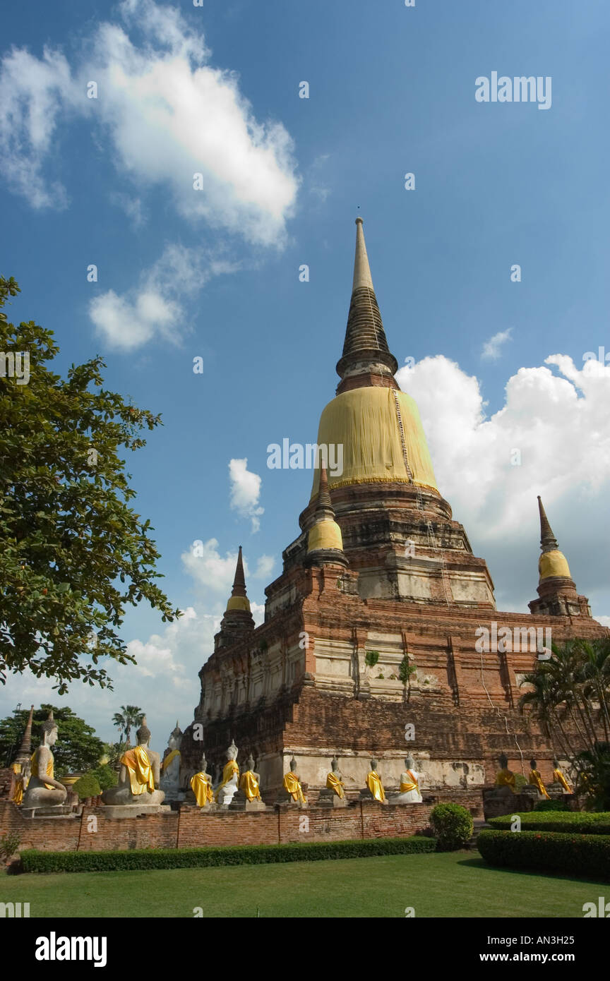 Buddha Statuen Wat Yai Chaimongkhon Ayuthaya Thailand in Südostasien Stockfoto