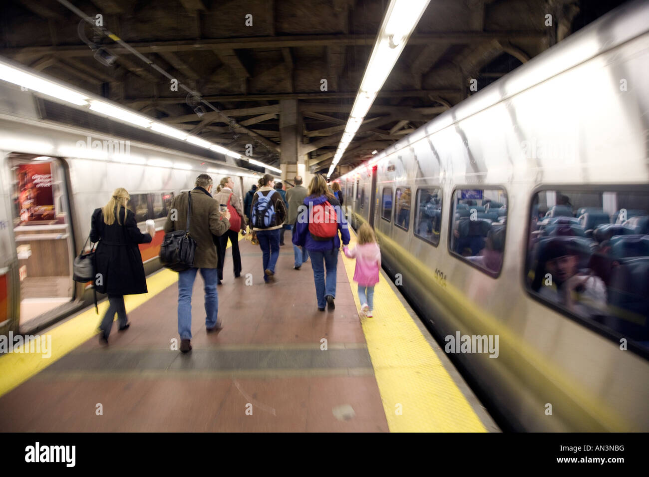 Menschen verlassen eine s-Bahn, Grand Central Terminal, NYC, USA Stockfoto