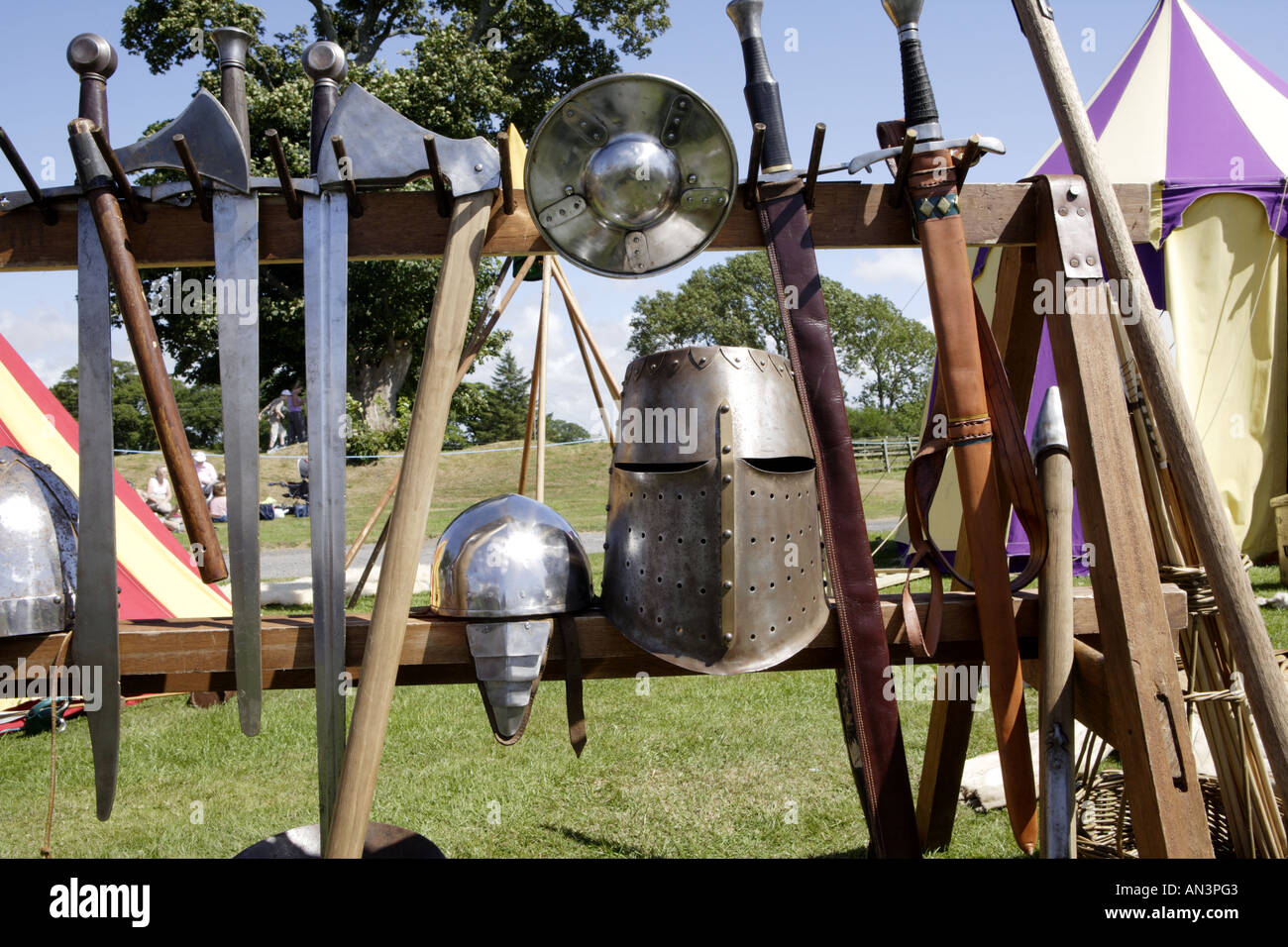 Mittelalterliche Ritter Schwerter und Rüstungen Stockfoto
