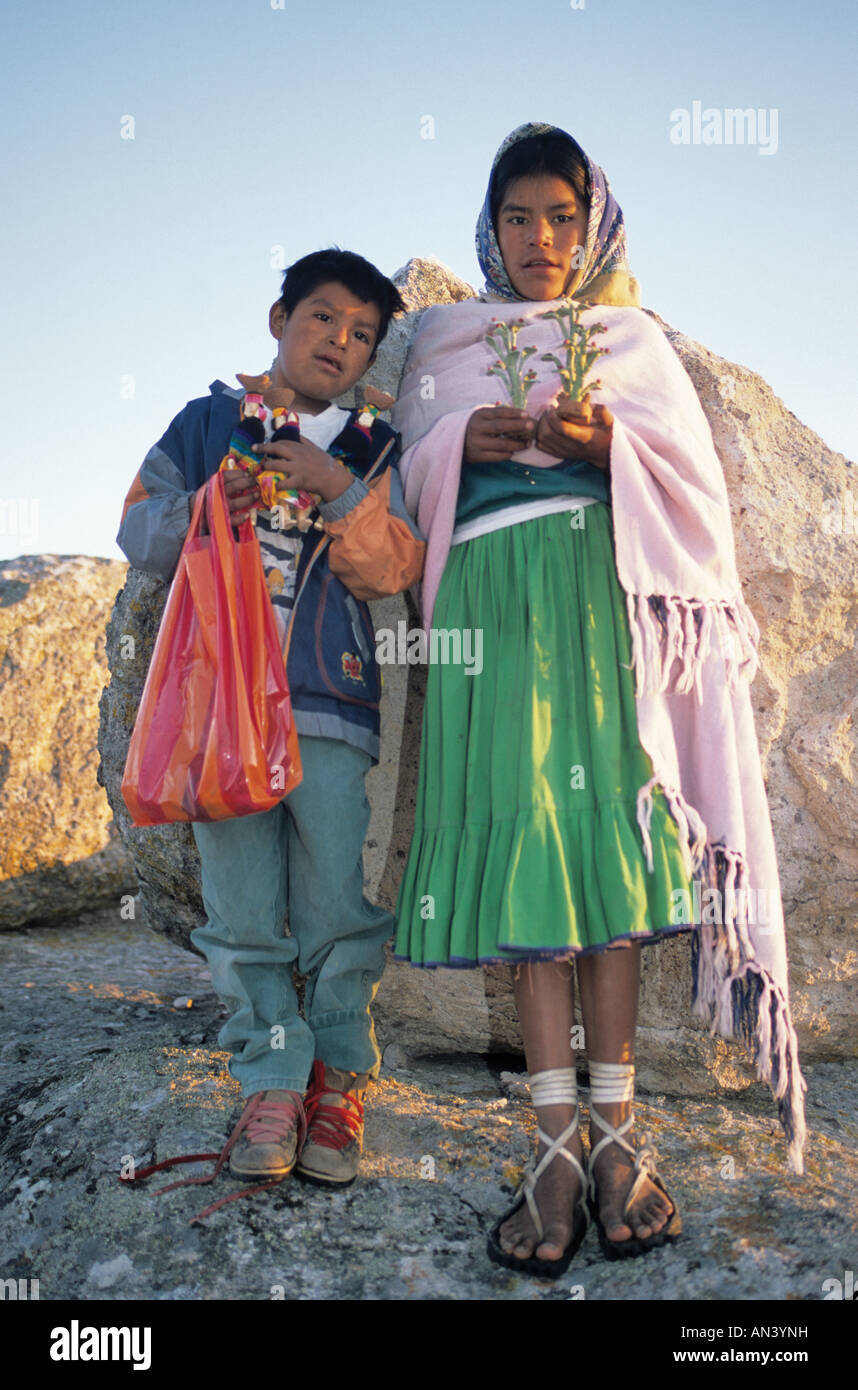Tarahumara Kinder im Valle de Los Hongos (Tal der Pilze) in der Nähe von Creel, Mexiko Stockfoto