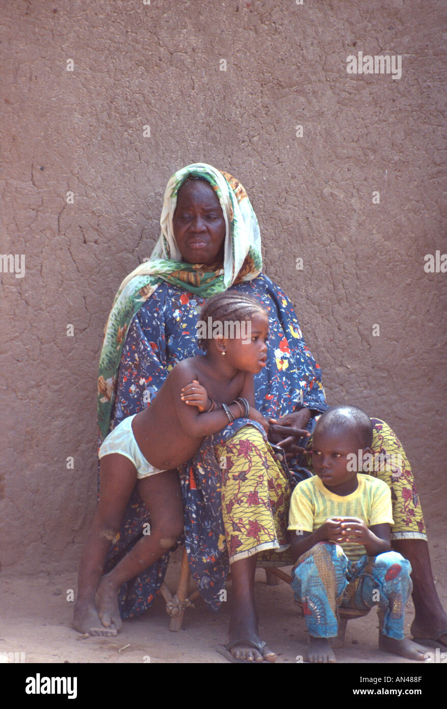 Mutter und Kinder Fana Mali Westafrika Stockfoto
