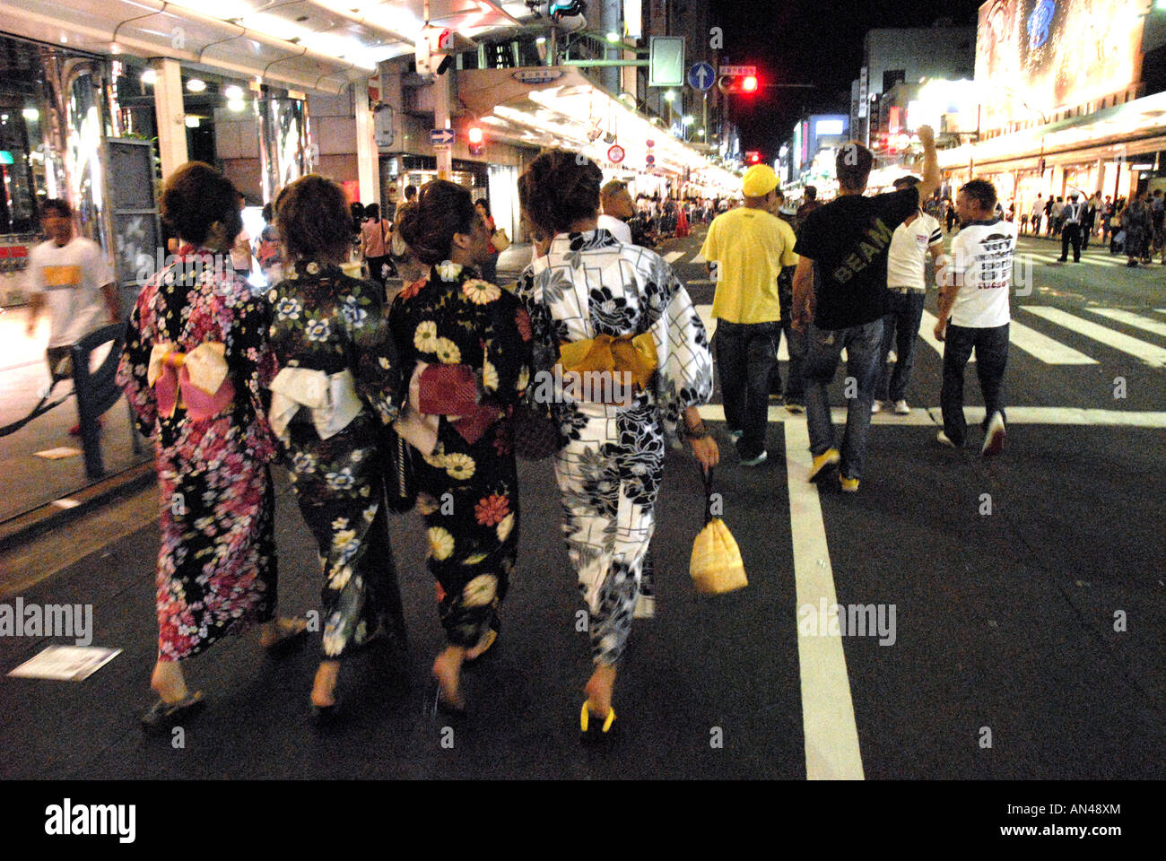 Shijo-Dori nach dem Abend beim Gion Matsuri Kyoto Japan Juli 2007 Stockfoto