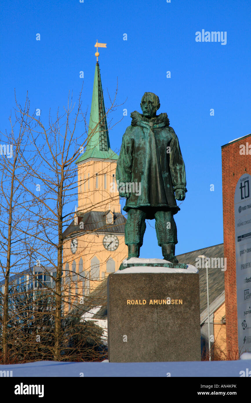 Statue von Roald Engelbregt Gravning Amundsen norwegischen Forscher der Polarregionen Tromso Norwegen Skandinavien Stockfoto