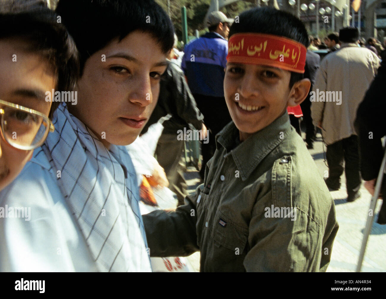 Jungen auf der Straße sammeln, Teheran, Iran Stockfoto