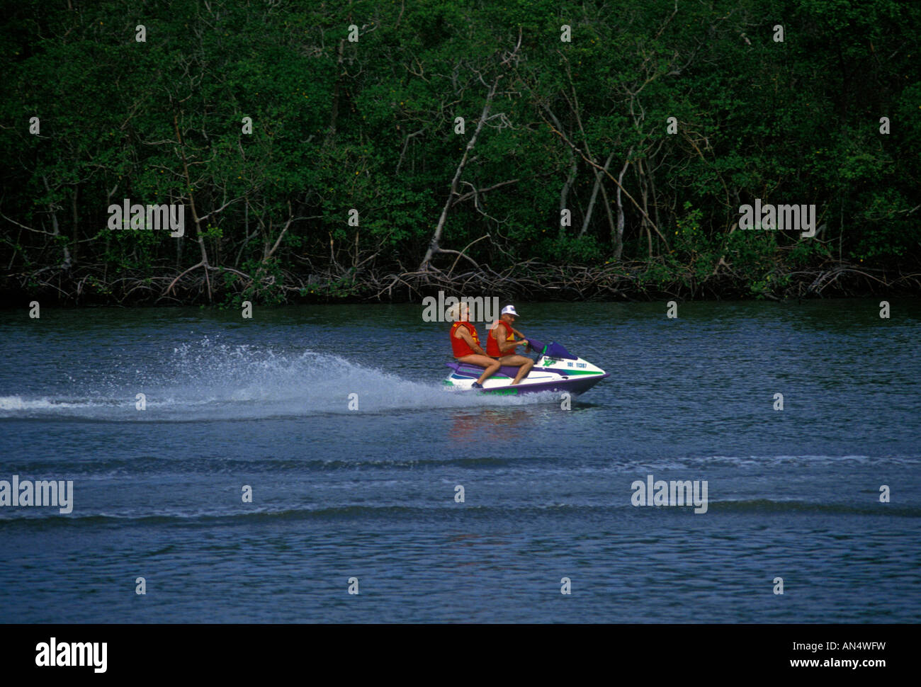 Menschen, die Reiten Jetski Jetboot Everglades Nationalpark Florida USA Nordamerika Stockfoto