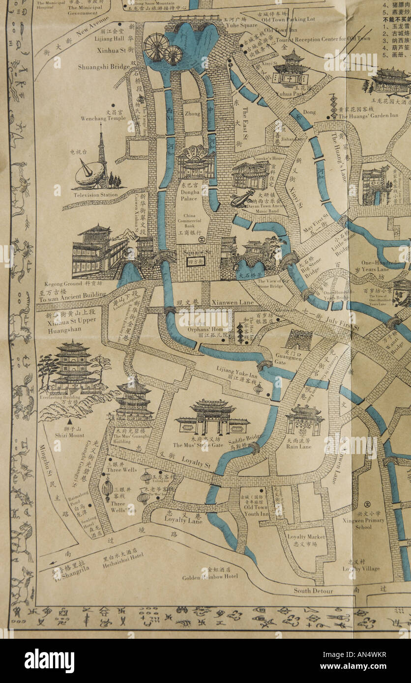 China Yunnan Lijiang Altstadt Nahaufnahme von touristischen Karte in Englisch und Chinesisch mit Illustrationen Stockfoto