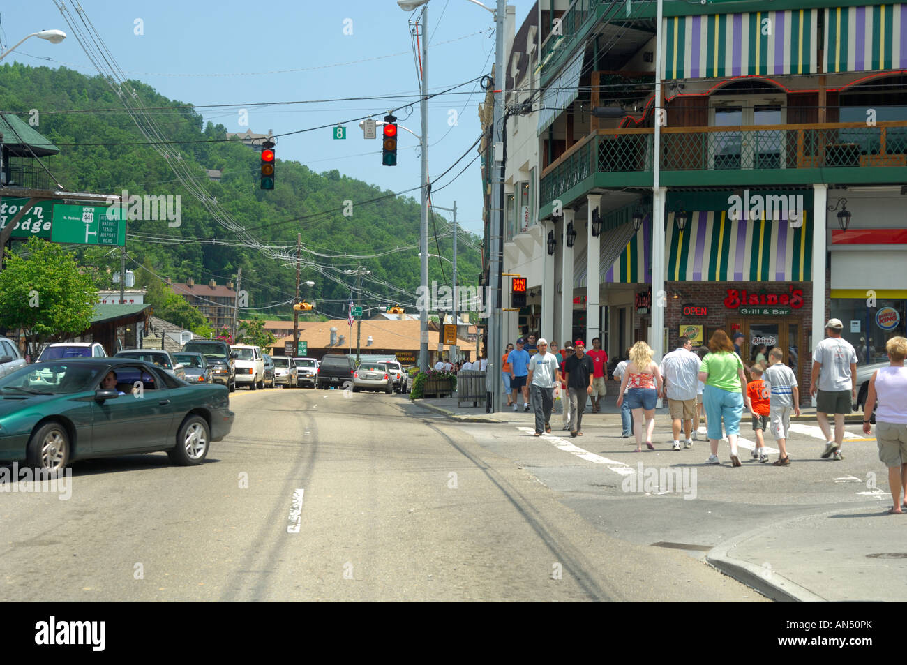 Große Mengen an Touristen in Gatlinburg, Great Smoky Mountains Nationalpark Touristenstadt. Stockfoto