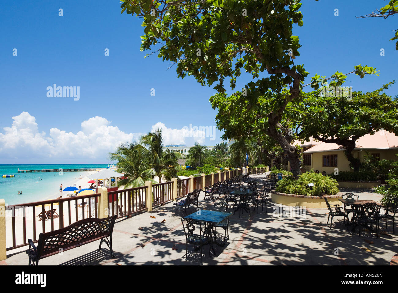 Cafe am Ärzte Cave Beach, Montego Bay, Nordküste, Jamaika, Karibik, West Indies Stockfoto