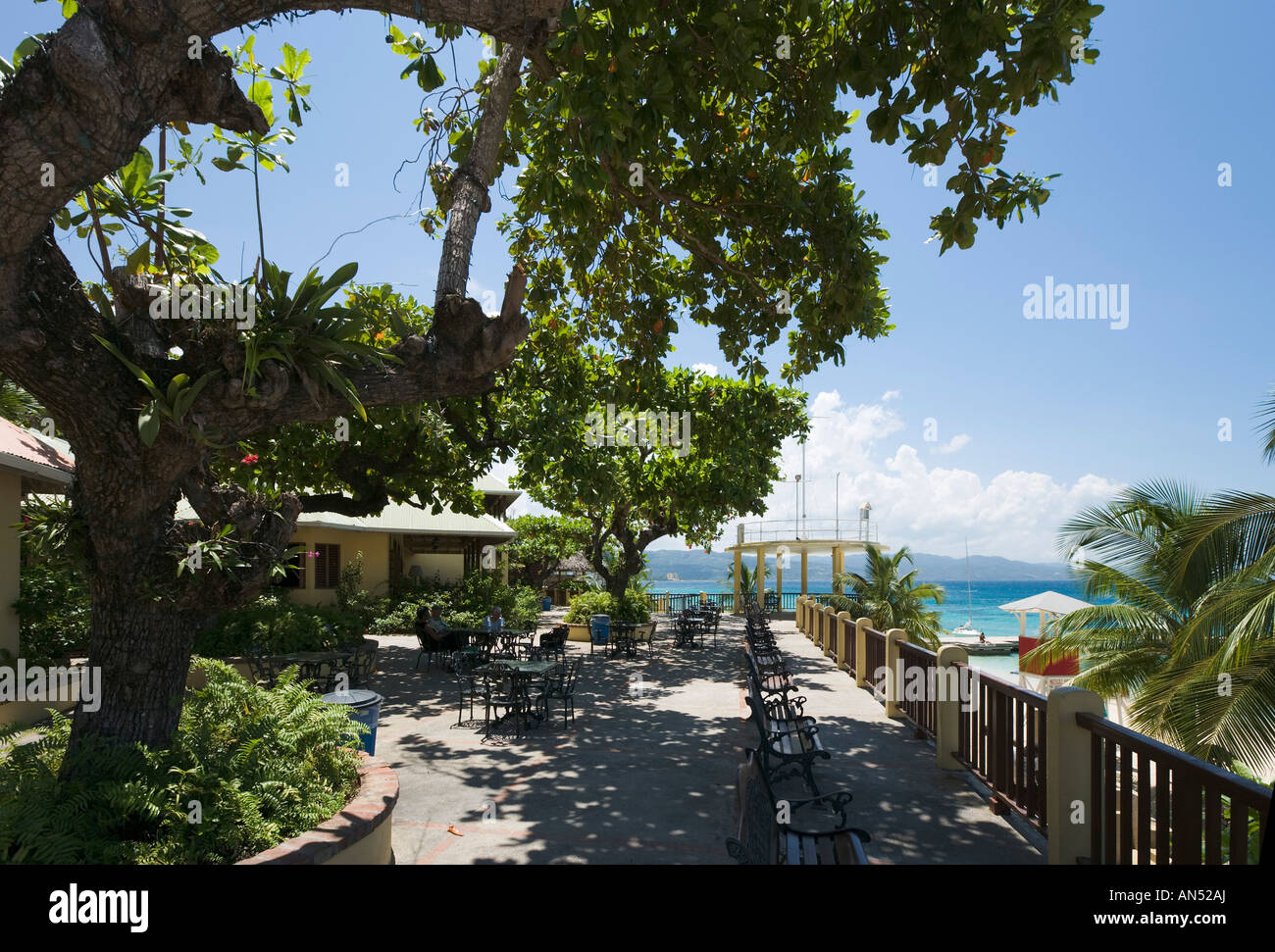 Cafe am Ärzte Cave Beach, Montego Bay, Nordküste, Jamaika, Karibik, West Indies Stockfoto